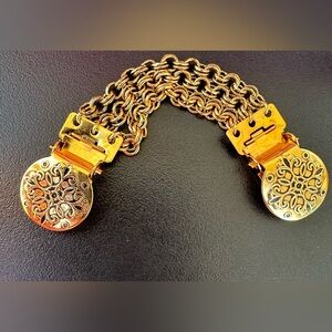 Vintage Avon Collar Fur Gold Tone Metal Black Scarf Clip